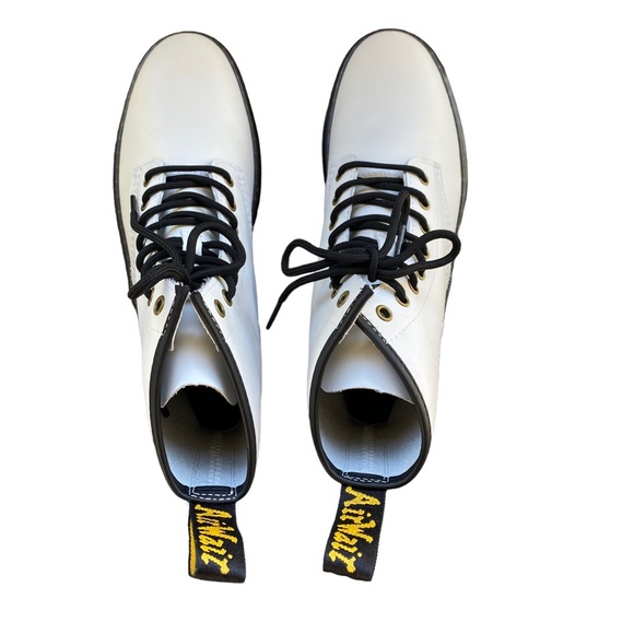 Dr Martens Zavala 8 Eyelet Combat Lace up Leather Boots Size 9 main image 0